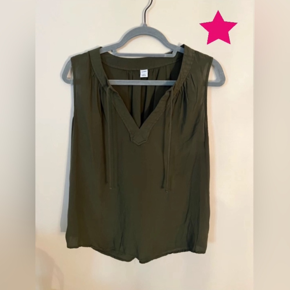 Flowy Old Navy olive color sleeveless top (size L)